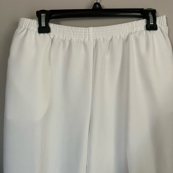 Like New Alfred Dunner White Pants -Size 12 - Picture 3 of 4